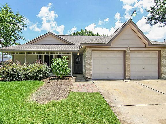 The 2 car attached garage and long driveway offers plenty of parking options.