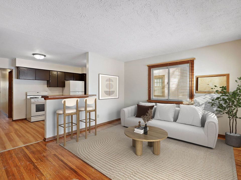 1st image of 279-281 Queen Ave N