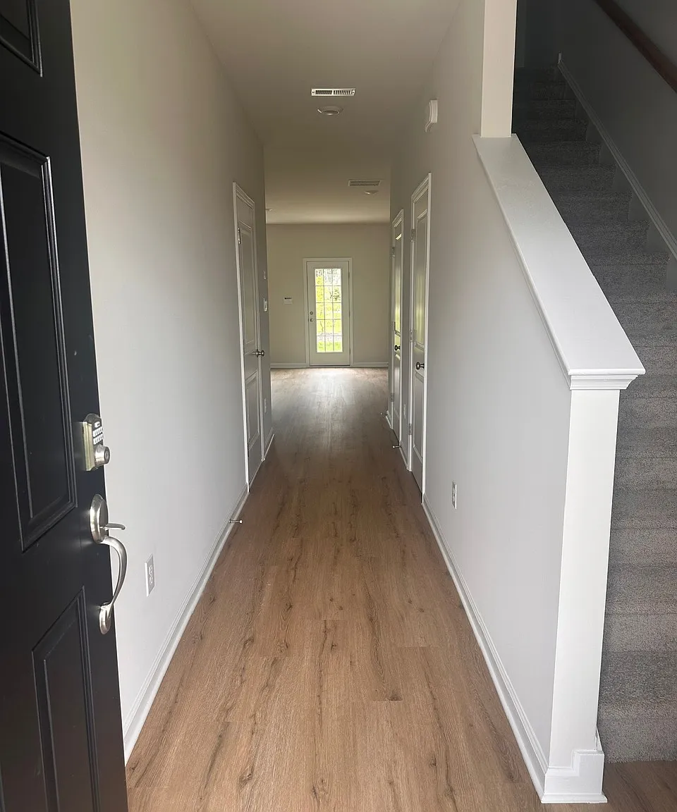 3 bed, 2.5 bath, 1500 sqft, $2,990 — Photo 2