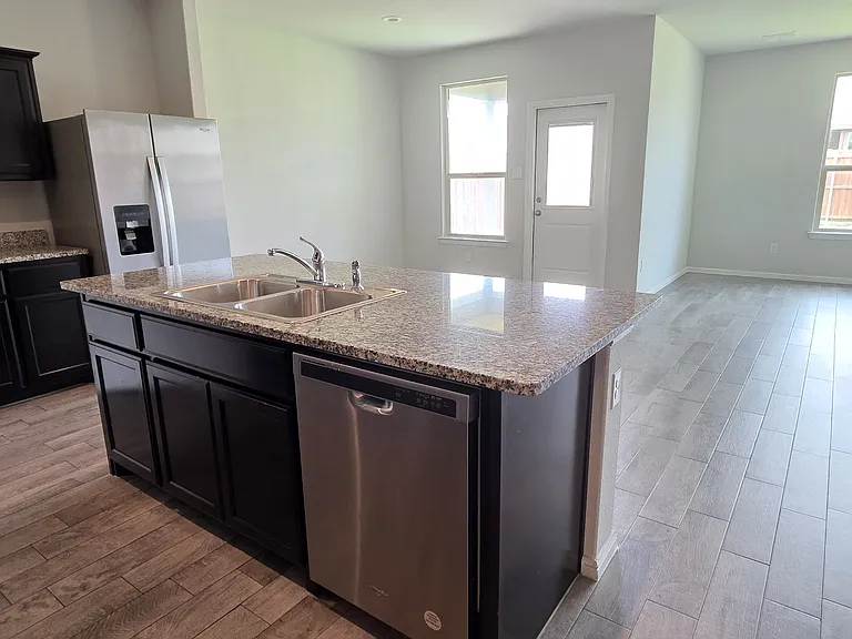 9021 Eagles Landing Dr — Photo 5