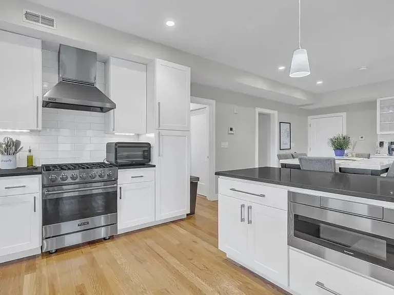 24 Rawson St #3 — Photo 2