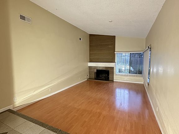 3rd image of 180 Valley Oak Ln