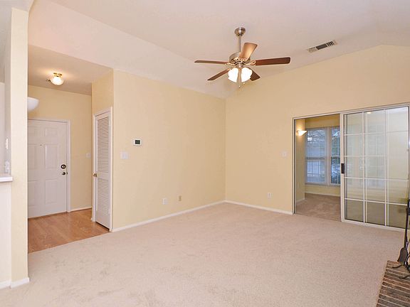 4th image of 608 Squire Ln APT G