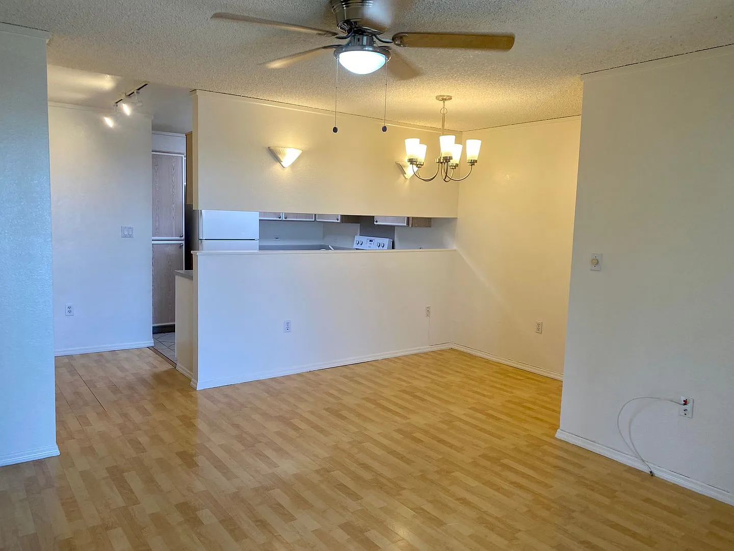 Available Now | 2 Bedroom, 1 Bathroom Apartment w/Scenic View from Enclosed Lanai | Kualana Knoll... — Photo 2