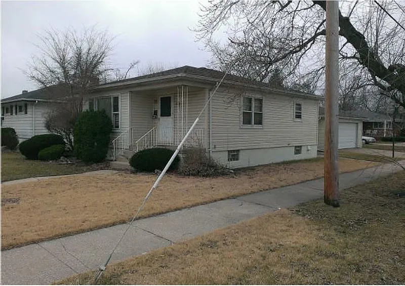 17604 Wentworth Ave photo 1
