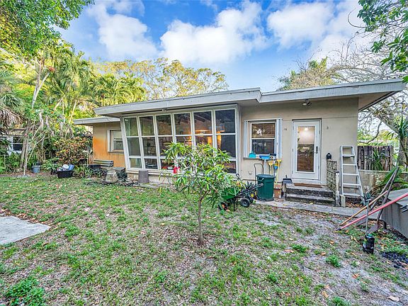 4th image of 1413 SW 8th Court
