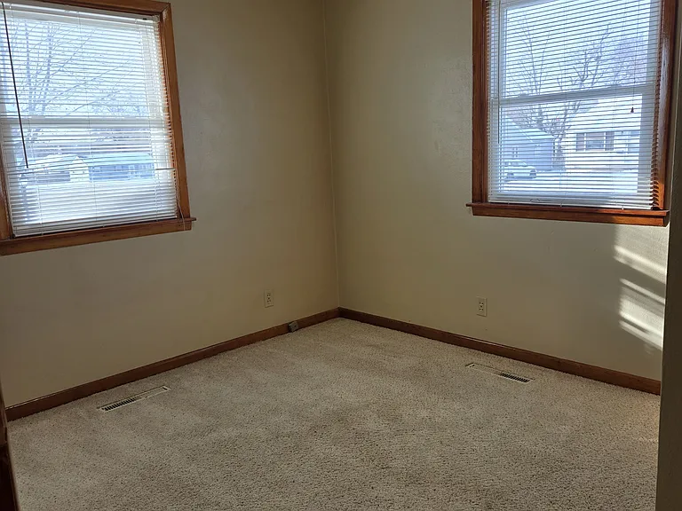 105 W Willman St — Photo 9