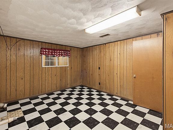 4th image of 1004 Barton Rd