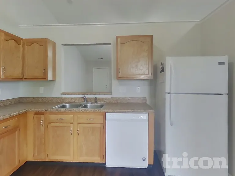 1424 Round Lake Rd — Photo 6