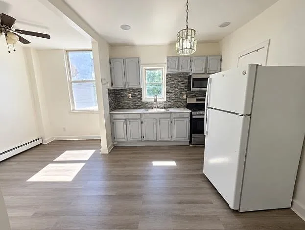 2 bed, 1.0 bath, $2,100 — Photo 2