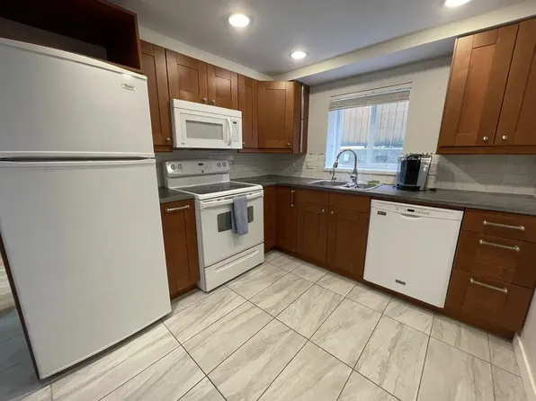 594 Westley Ave, Coquitlam, BC V3J 3Y7