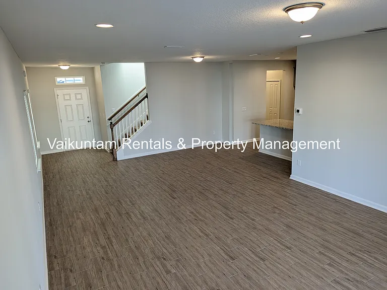 74 Newton Ln — Photo 7