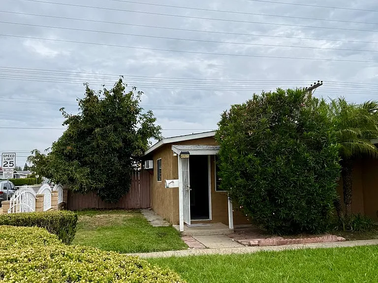 4901 Frink Ave — Photo 37