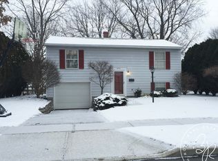 4552 Longfellow Rd, Sylvania, OH 43560