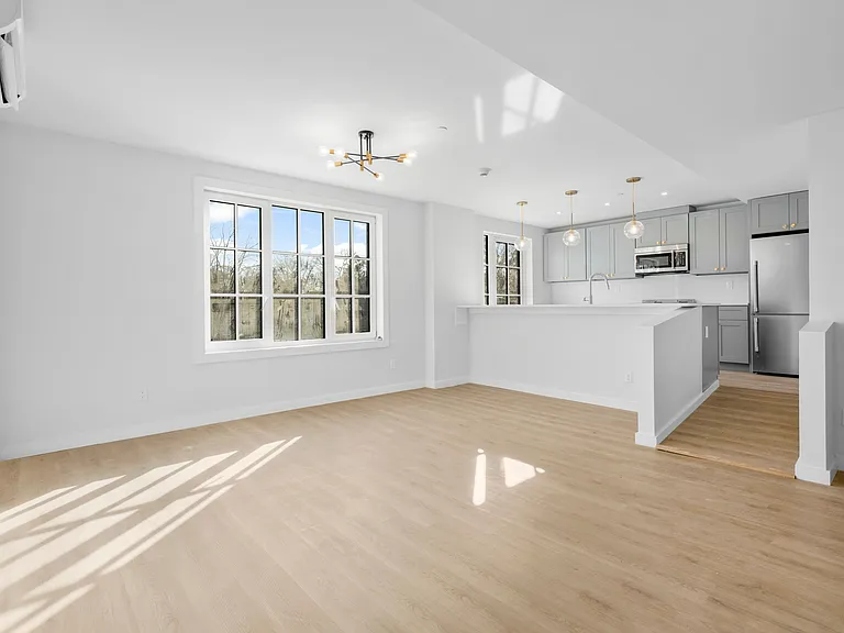 139 5th Ave #5A — Photo 3