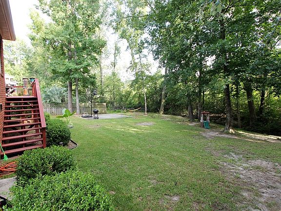 4th image of 638 Surrey Ln