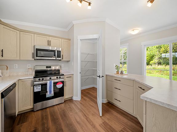 5th image of 49 Pate Garden Dr