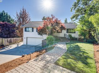 2424 Pinebrook Cir, Medford, OR