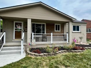 15111 Cameron St, Southgate, MI 48195