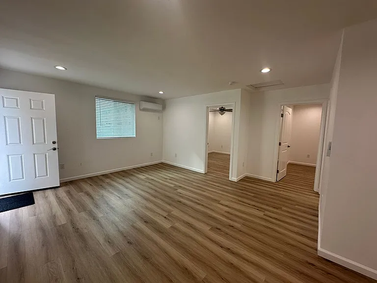 14529 Hartland St — Photo 4
