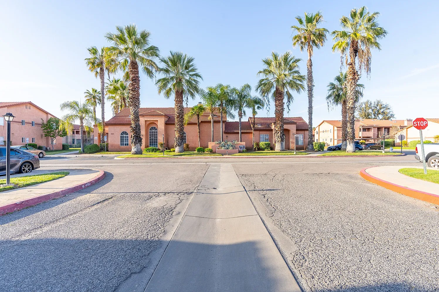 Mirage Apartments — Photo 1