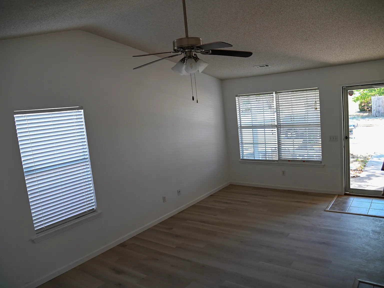 3 bed, 1400 sqft, $1,850 — Photo 2