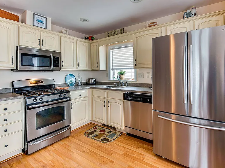 100 Deforest Rd #302 — Photo 5