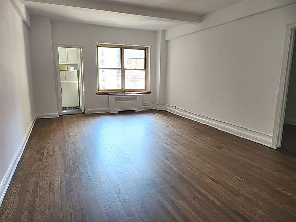 4th image of 400 E 52nd St APT 10E