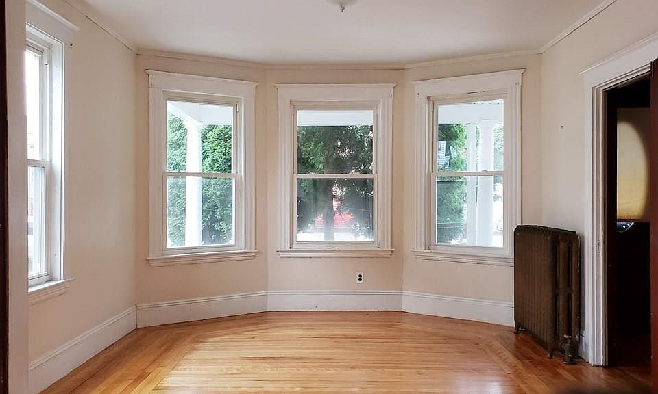 1st image of 418 Essex St #1