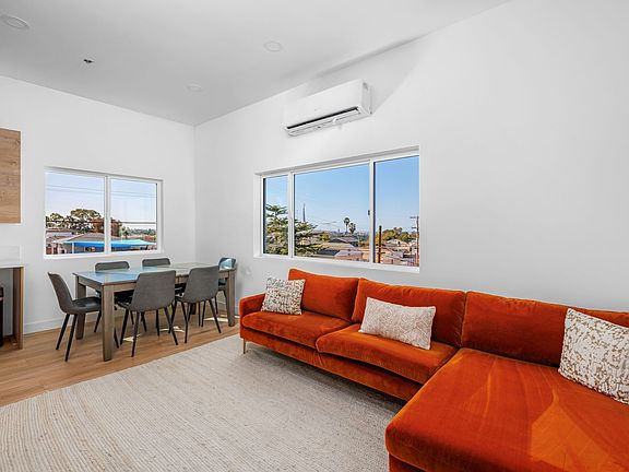 4th image of 2110 Drescher St #4