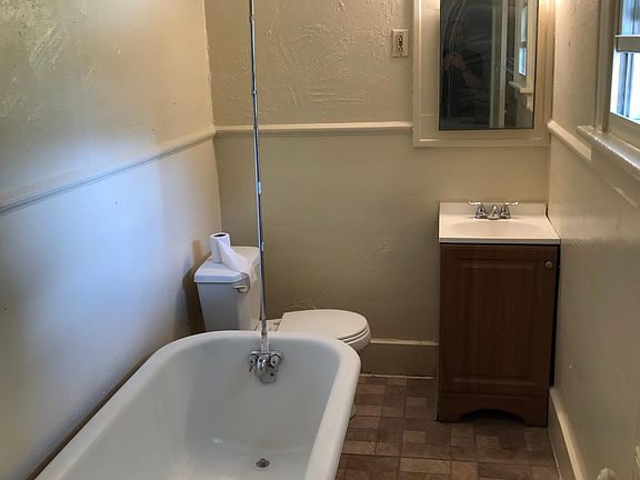 3rd image of 934 Johnston St