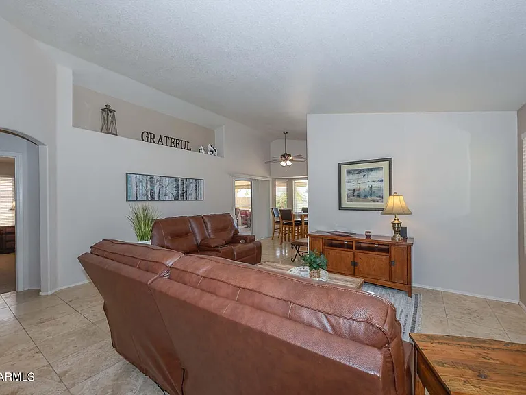 10509 W Runion Dr — Photo 2