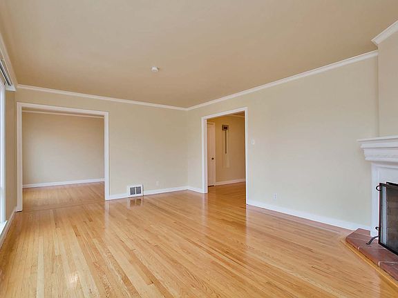 3rd image of 4444 Cabrillo St