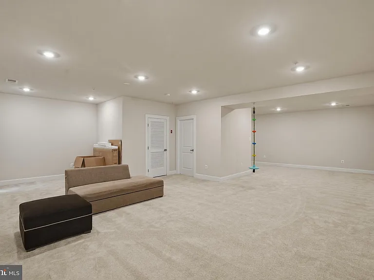 411 W Ponds Edge Dr — Photo 26