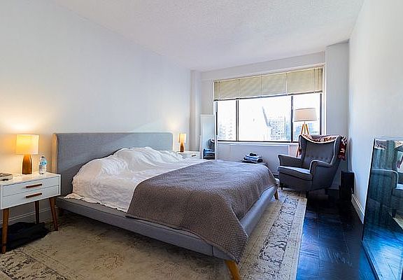 4th image of 330 W 56th St APT 3J