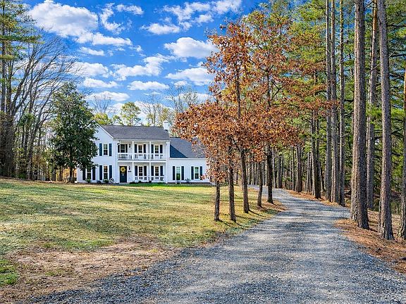 2nd image of 2204 Meadow Pond Trl