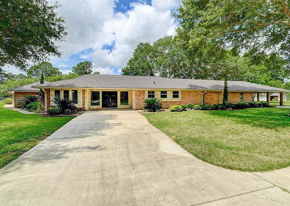 1st image of 26414 Meadow Ln