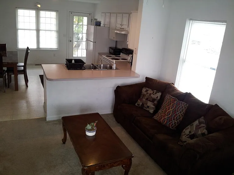 300 Sunset Dr #B — Photo 7