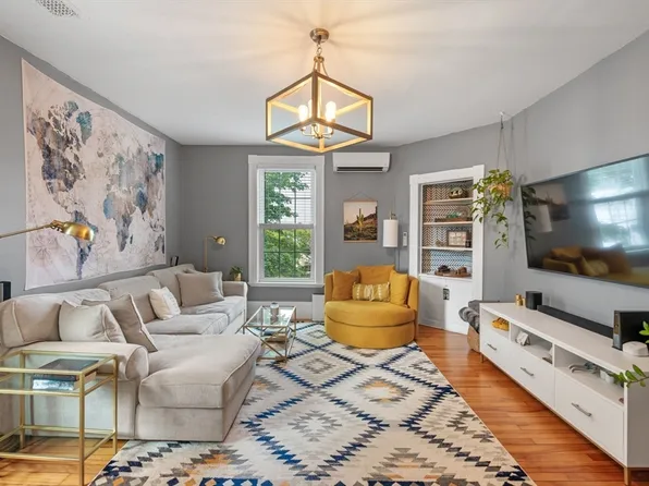 12 Linden St APT 4, Salem, MA 01970