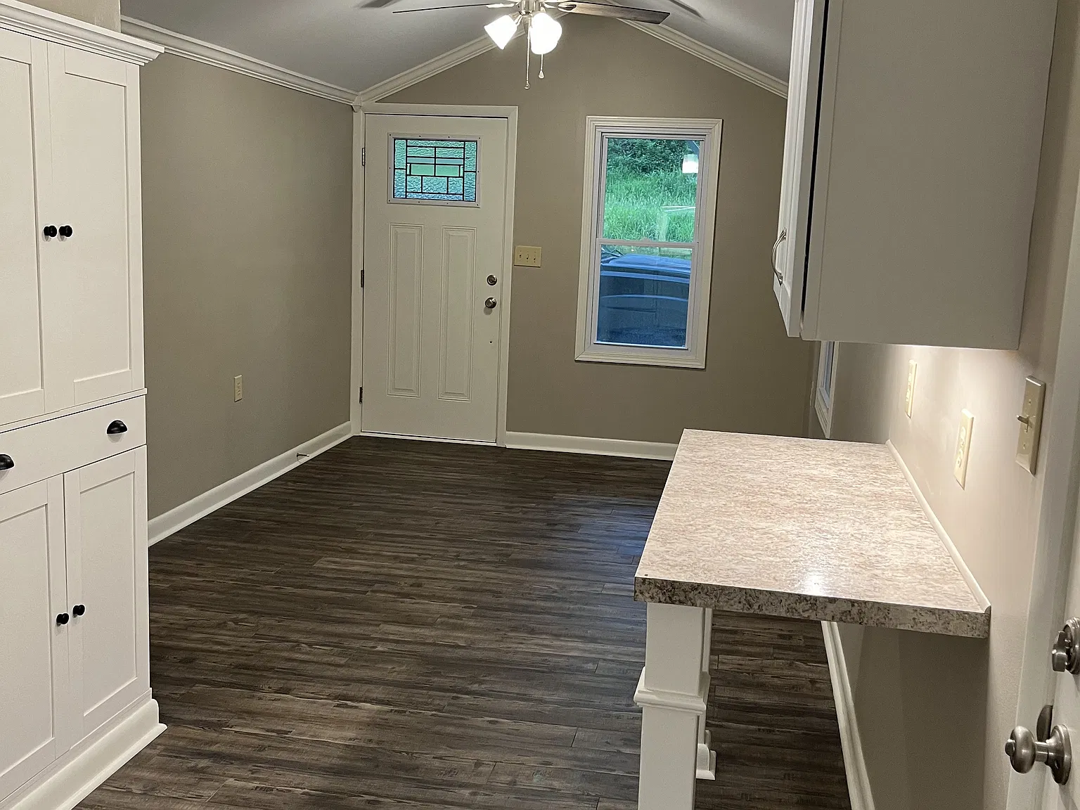 2 bed, 530 sqft, $1,350 — Photo 2