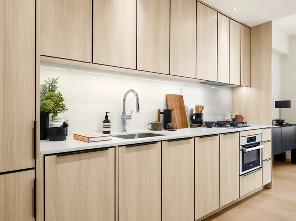 280 West 24th Street image 3 of 14