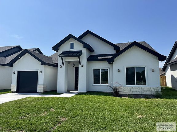 3rd image of 17982 Spruce Dr