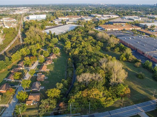1290 Dielman Rd, Saint Louis, MO 63132