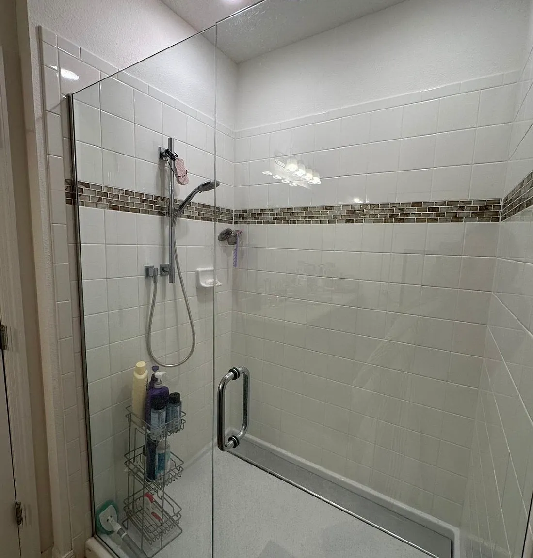 5 bed, 1979 sqft, $2,450 — Photo 2