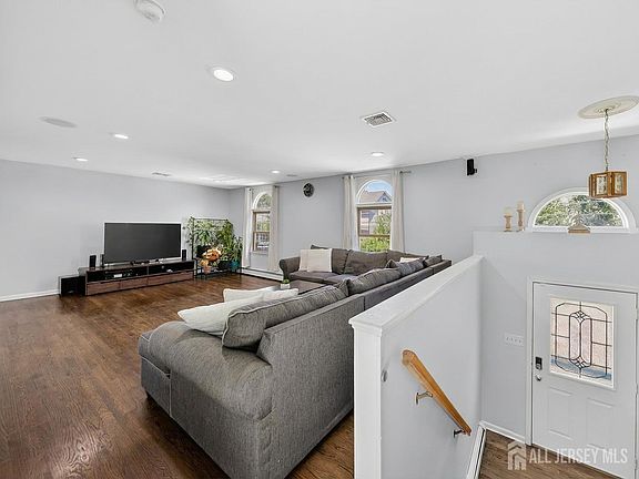 3rd image of 36 Aylin St