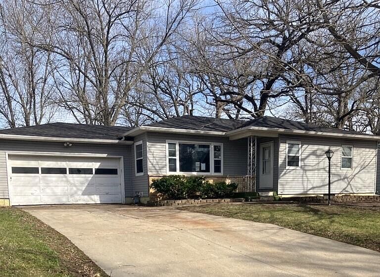 1st image of 1306 Oak Blvd