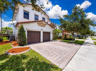 10463 NW 70th Ln, Doral, FL 33178