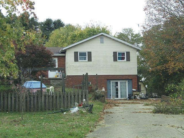 1st image of 13 Pinewood Dr