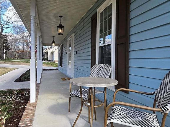 4th image of 157 Ashlin Ridge Dr NE