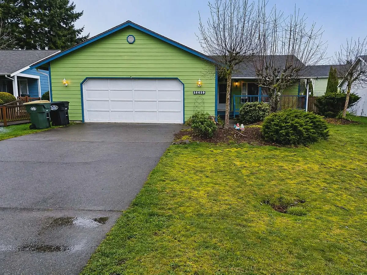 Building Photo - 15619 Parkview Dr SE